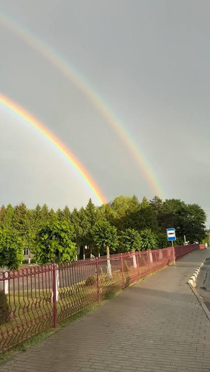 An atmospheric optical phenomenon caused by the dispersion of sunlight in water droplets. - My, Rainbow, Rave, Video, Vertical video, Short videos, Longpost