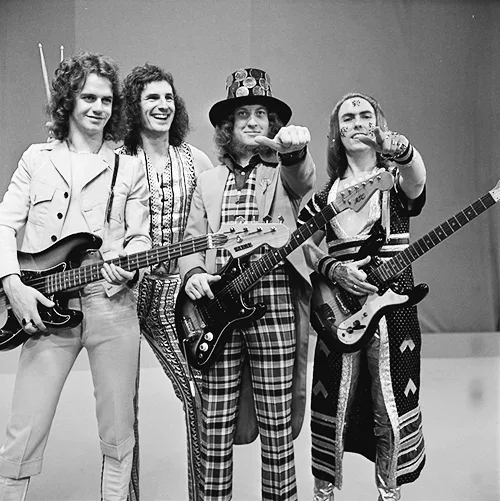 Slade на TopPop (1973): Джим Ли, Дон Пауэлл, Нодди Холдер и Дэйв Хилл.