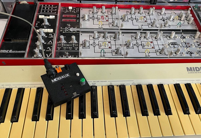 Самодельный MIDI2AUX переходник <a href="https://github.com/radiolok/midi2aux" target="_blank" rel="nofollow noopener">Github проекта</a>