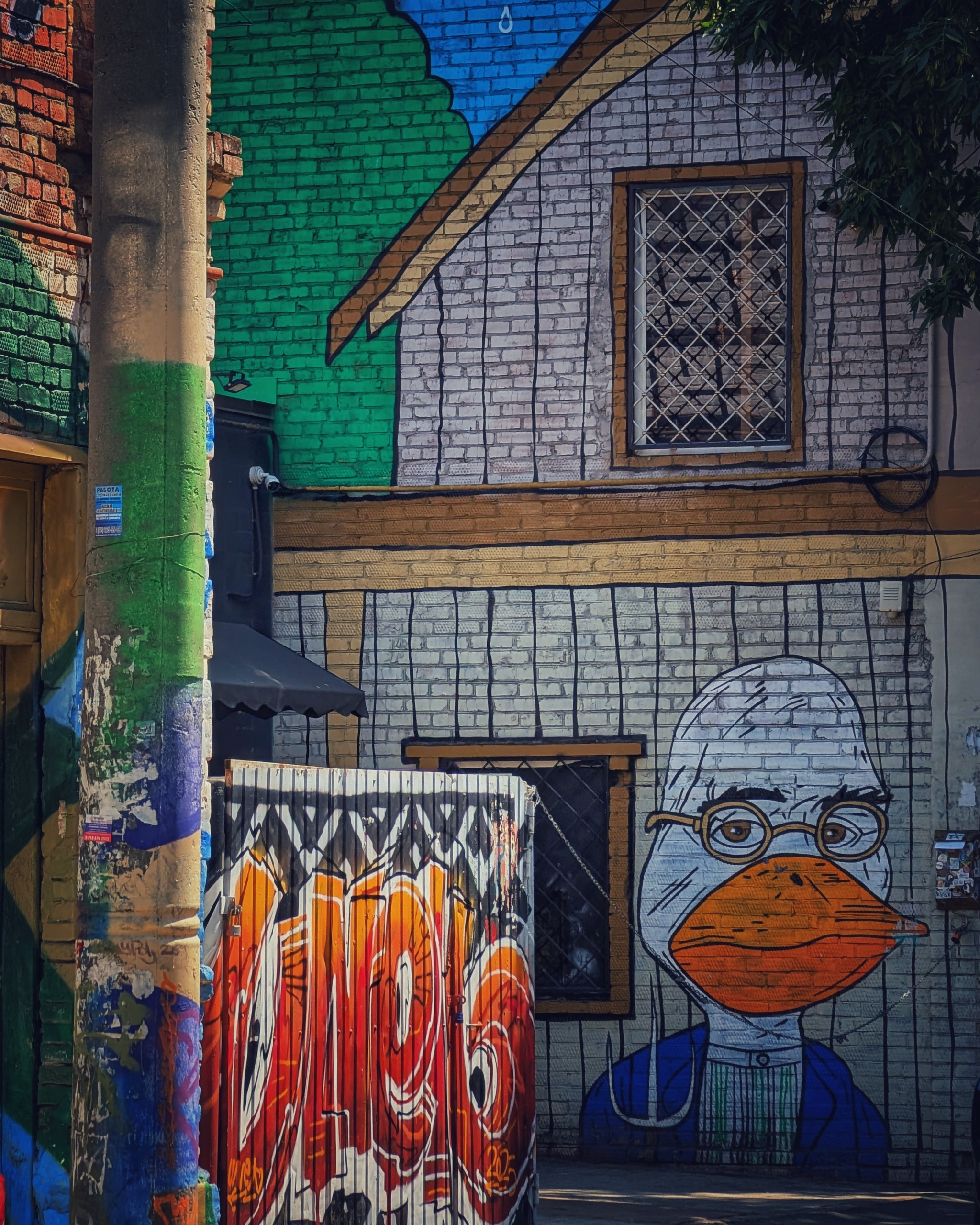 Response to the post Goofy. DuckTales. Mickey Mouse. Wall Art. 2026 - My, Mobile photography, Street photography, DuckTales, Graffiti, Krasnodar, Mural, Street art, Reply to post, Longpost