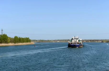 Reuters: Russia has suspended shipping through the Azov-Don Canal following attacks by Ukraine. - Politics, news, Fleet, Corn, Shipping, MAX messenger (link)