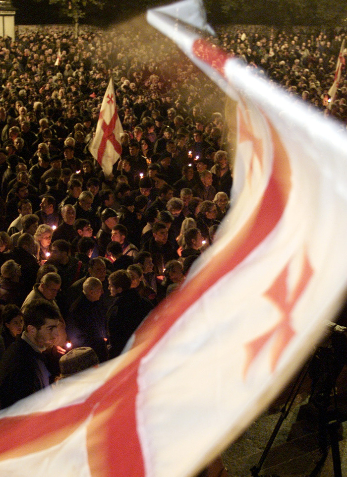 «Революция роз» в Грузии, ноябрь 2003 года. Источник: Reuters Photographer / REUTERS.