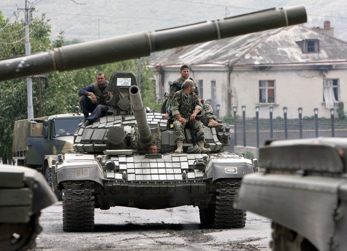 Российская бронетехника во время конфликта в Южной Осетии, август 2008 года. Источник: David Mdzinarishvili / REUTERS.