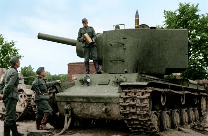 Захваченный КВ-2