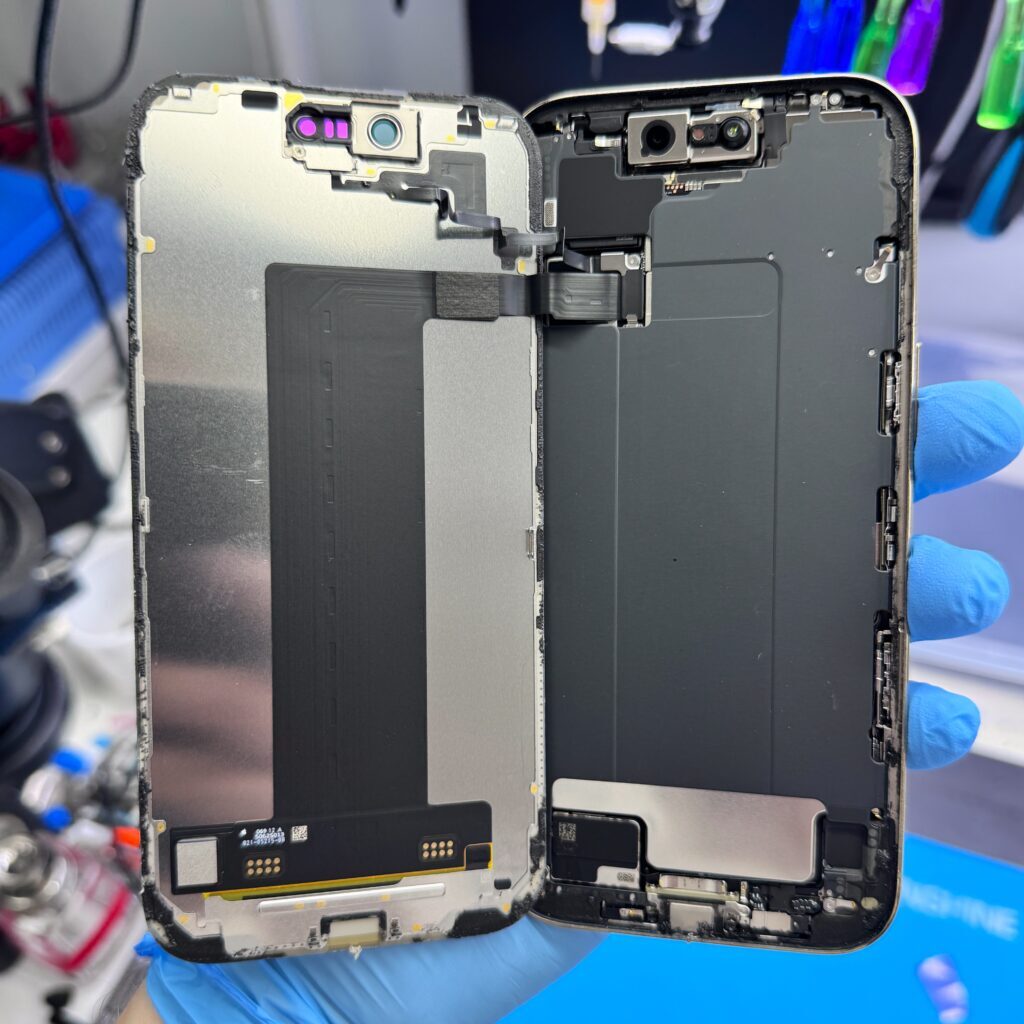 The thinnest iPhone) iPhone Air glass replacement - My, Repair of equipment, Rukozhop, iPhone, Glass replacement, Plywood, Video, Vertical video, Short videos, Longpost, , Series Glass replacement, Peekaboo+