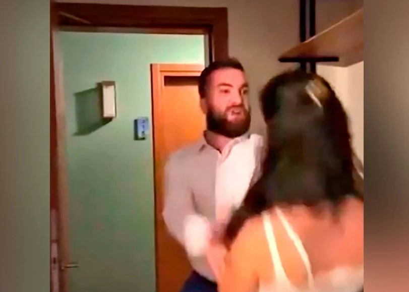A proud Georgian man bravely beat up a Russian woman. - Series Political information, Georgia, Russia, Conflict, Aggression, Tourism, Anti-Russian policy, Politics, Language policy, Negative