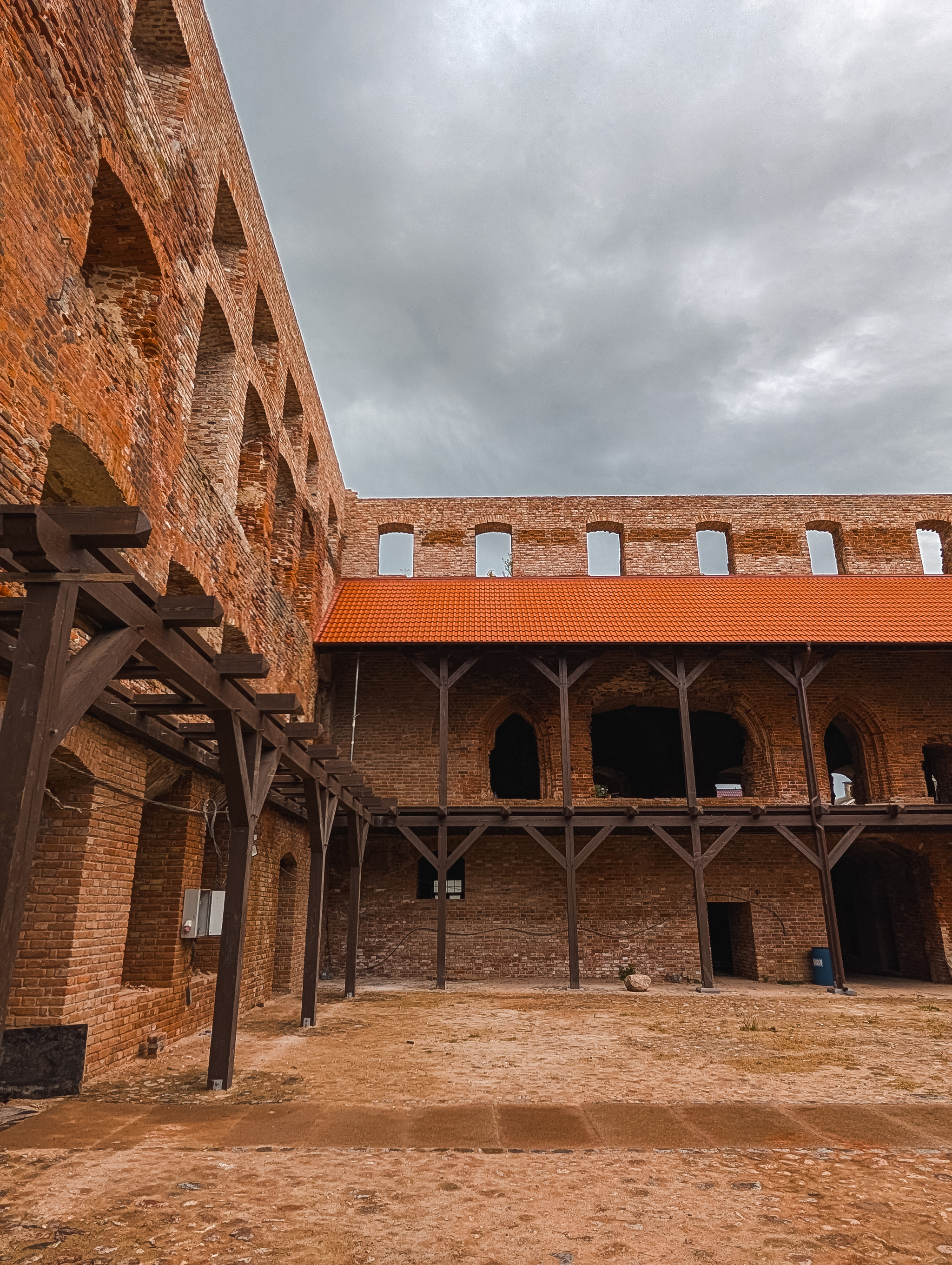 How to Take a Photo of a Ghost in a Castle for Sure - My, The photo, Kaliningrad region, Architecture, Kaliningrad, Positive, Cities of Russia, Humor, Longpost