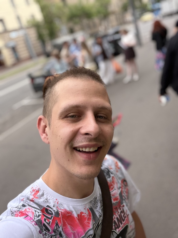 Всем привет! 🤜🤛 Я собираю улыбки людей. Прошу Вас улыбнуться, чтобы сегодня ваш день прошел просто замечательно! Буду категорически благодарен за селфи с вашей улыбкой для свой коллекции 🙏
