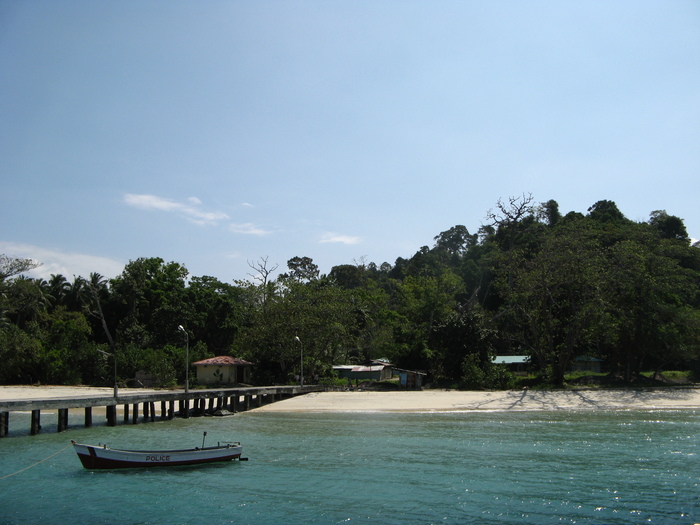 ������ ������ (Strait Island).