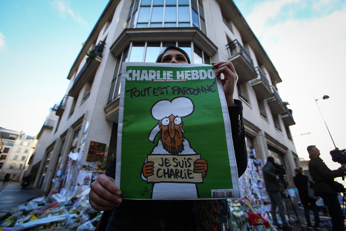 Акция солидарности «Je suis Charlie» после теракта в редакции парижского журнала. Источник: Marc Piasecki / Getty Images.