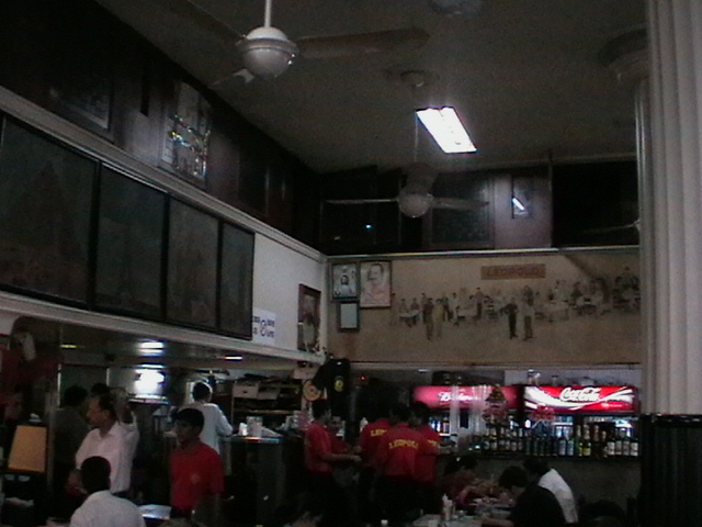 ���� "��������" (����. Leopold Cafe) ������ 52 ��� ����� ����� �����������