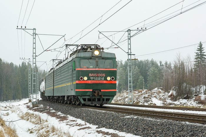 Электровоз ВЛ15-005 с грузовым поездом перегон Выборг - Матросово. Дата: 29.01.2017