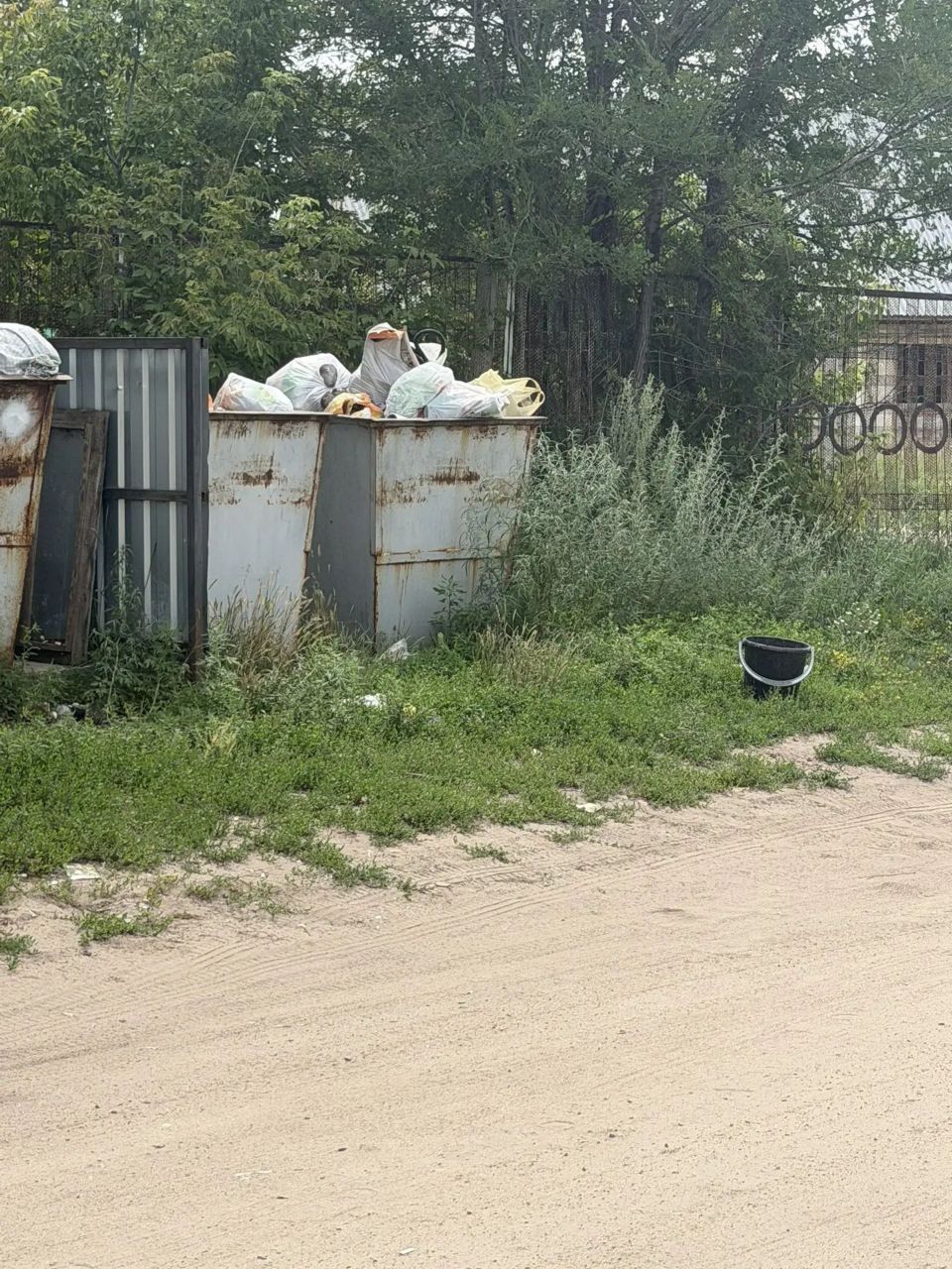 Reply to the post Is cleaning up after yourself that hard? - Garbage, Driver, Boulevard, Purity, Street cleaning, Neighborhood, Text, Reply to post