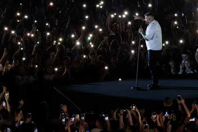 They didn't turn on the plywood. Top scandals at celebrity concerts over the past 10 years - My, Video VK, Musicians, Concert, Video, Short videos, Longpost
