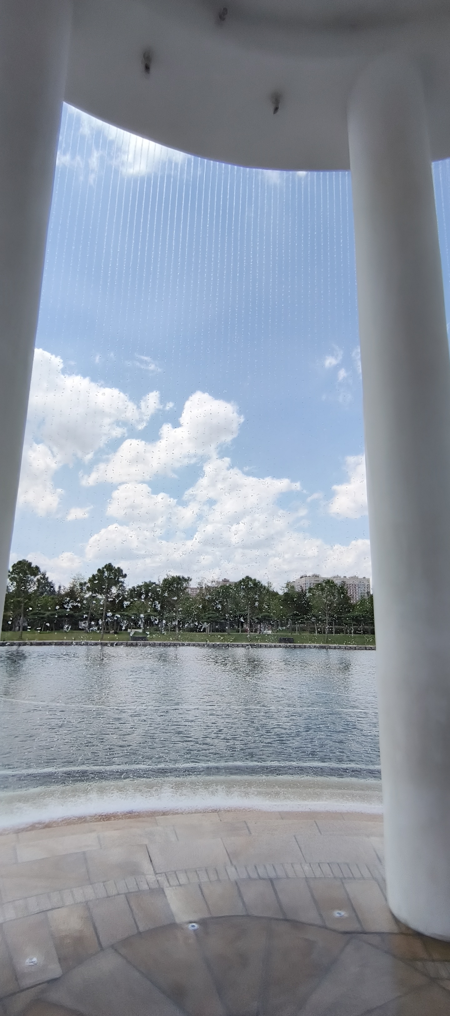 A rotunda with a lake in Cloud Park in Krasnodar. - Series Krasnodar, My, Calmness, Krasnodar, Joy, Краснодарский Край, Good mood, Mood, beauty, Happiness, Nature, Walk, sights, Town, City walk, Lake, Video, Vertical video, Short videos, Longpost
