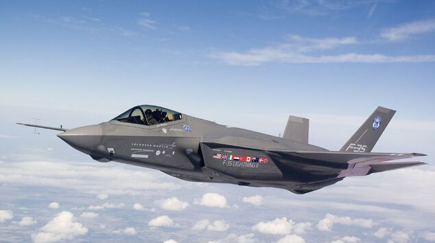F-35 истребитель США малозаметный.