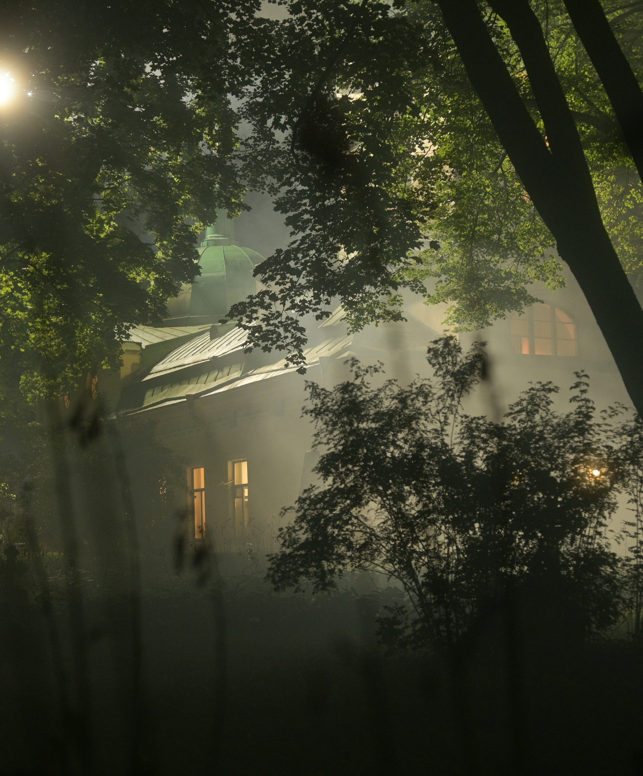 Night at the cemetery - My, The photo, Photographer, Beautiful view, Nikon, Night, Light, dawn, Cemetery, Fog, Sun rays, beauty