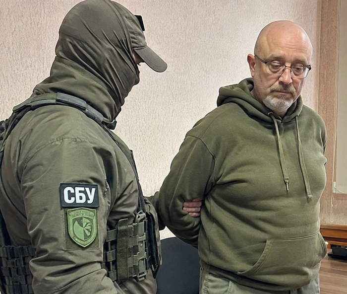 Заместителя министра обороны Украины задержали за взятку от Ozon: за деньги ВСУ наносили удары по складам Wildberries