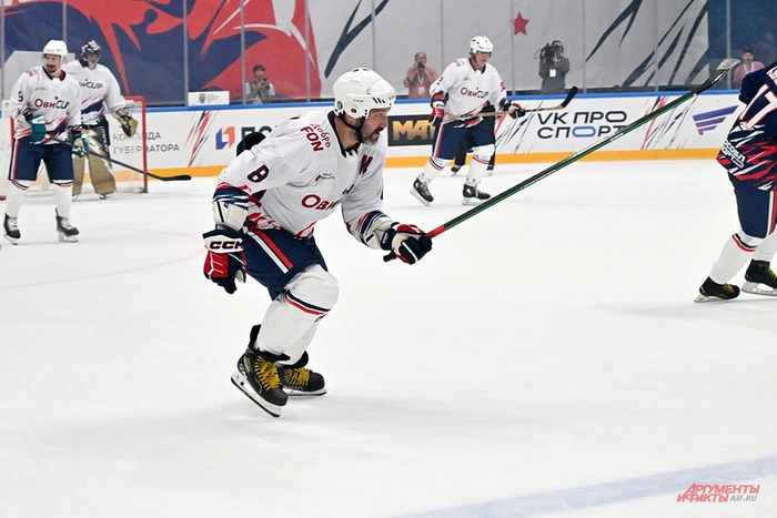 ����: <a href="https://pikabu.ru/story/ya_nichego_ne_nasheptyivayu_klyushkam_aleksandr_ovechkin_rasskazal_o_planakh_14230336?u=https%3A%2F%2Faif.ru%2F&t=%D0%90%D0%B8%D0%A4&h=f5982b8f2d6f8c417b8f18af99b707f0561b0035" title="https://aif.ru/" target="_blank" rel="nofollow noopener">���</a>/ ������ �����������