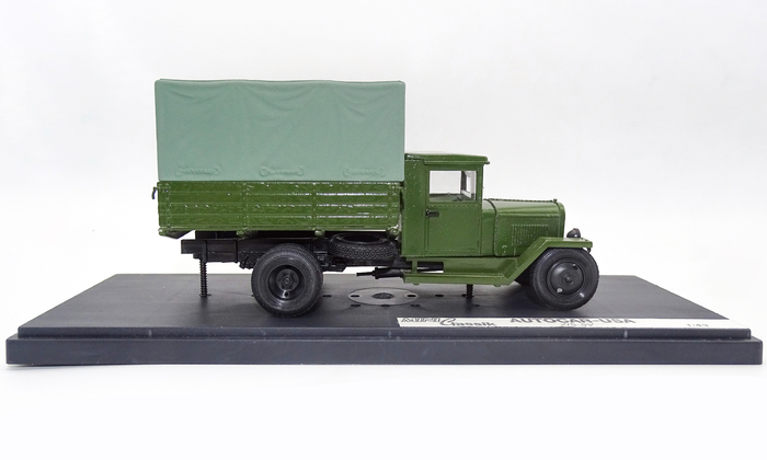 Рис. 11. Модель автомобиля ЗиС-5В от мастерской MiniClassic после восстановления (вид справа)