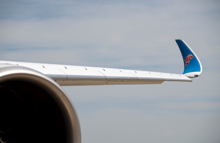 Источник: <!--noindex--><a href="https://pikabu.ru/story/kak_otlichit_boeing_ot_airbus_za_paru_sekund_i_krasivo_pontanutsya_pered_druzyami_14277665?u=https%3A%2F%2Fstatic1.simpleflyingimages.com%2Fwordpress%2Fwp-content%2Fuploads%2F2022%2F10%2FA350-900-China-Southern-MSN318-details---winglet-and-wing-close-up.jpg&t=https%3A%2F%2Fstatic1.simpleflyingimages.com%2Fwordpress%2Fwp-content%2F...&h=c2269bda8bb26c38ffd6b9a0f7d5d0d1edf0bb11" title="https://static1.simpleflyingimages.com/wordpress/wp-content/uploads/2022/10/A350-900-China-Southern-..." target="_blank" rel="nofollow noopener">https://static1.simpleflyingimages.com/wordpress/wp-content/...</a><!--/noindex-->