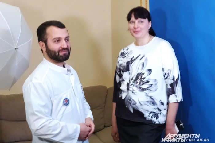 Екатерина работает в той же больнице, где ей сделали операцию. Фото: <a href="https://pikabu.ru/story/zhitelnitsa_chelyabinska_s_udovolstviem_izbavilas_ot_grudi_22_razmera_nosit_srazu_4_byustgaltera_bolshe_ne_nuzhno_14288284?u=https%3A%2F%2Fchel.aif2.aif.ru%2F&t=%D0%90%D0%B8%D0%A4-%D0%A7%D0%B5%D0%BB%D1%8F%D0%B1%D0%B8%D0%BD%D1%81%D0%BA&h=d137a95672932693e2d49b3ecc64b3f916e55f92" title="https://chel.aif2.aif.ru/" target="_blank" rel="nofollow noopener">АиФ-Челябинск</a>/ Надежда Уварова