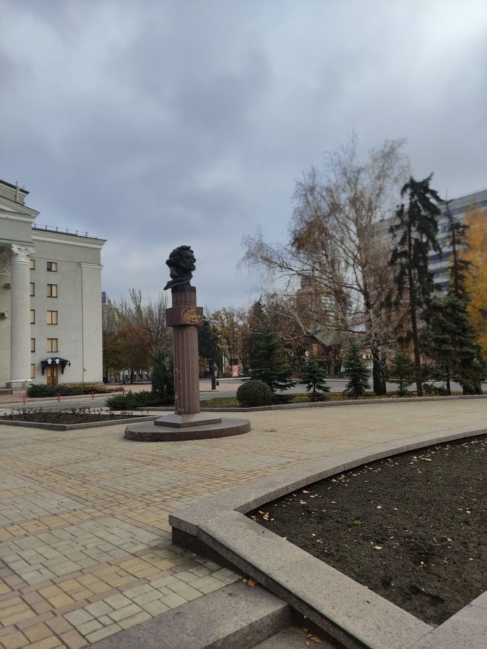 Самый известный Пушкин ДНР. Донецк.