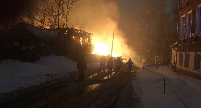 Пожар, после взрыва в Подмосковье, в результате которого погиб один человек. Вид с другого ракурса