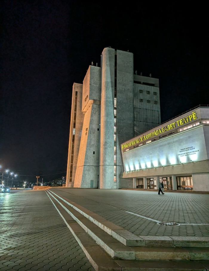 Зимой явно этот монумент будет выглядеть еще лучше