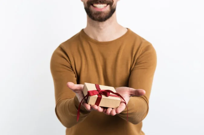 Как выбрать подарок: чек-лист, чтобы решить, что подарить мужчине на день рождения