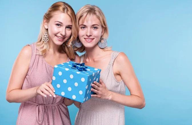 Как правильно выбрать подарок для подруги на 8 марта
