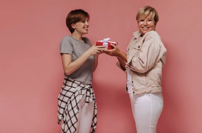 Как правильно выбрать подарок свекрови на 8 марта