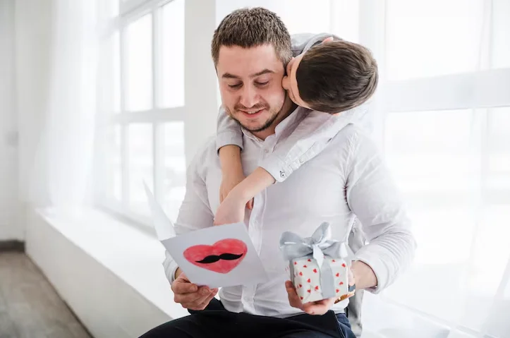 Что подарить взрослому папе-пенсионеру